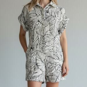 Elan Ivory Tropical Print Pocketed Button Front Romper Women's Size M